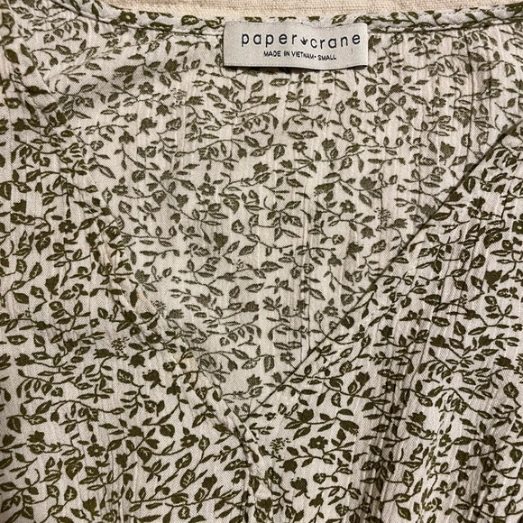 Green and Beige Floral V-Neck Puff Sleeve Top Paper Crane Size XS EUC - Picture 4 of 10